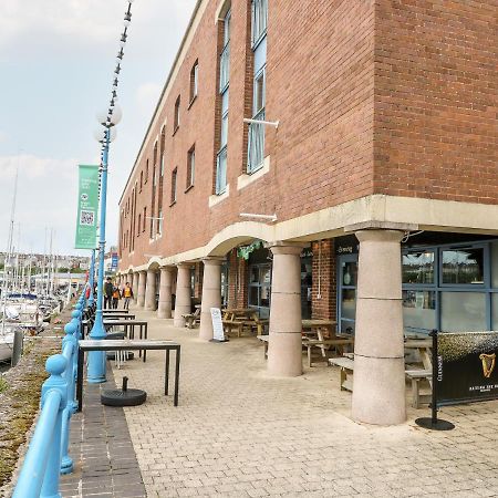 15 Sovereign House Milford Haven Exterior photo