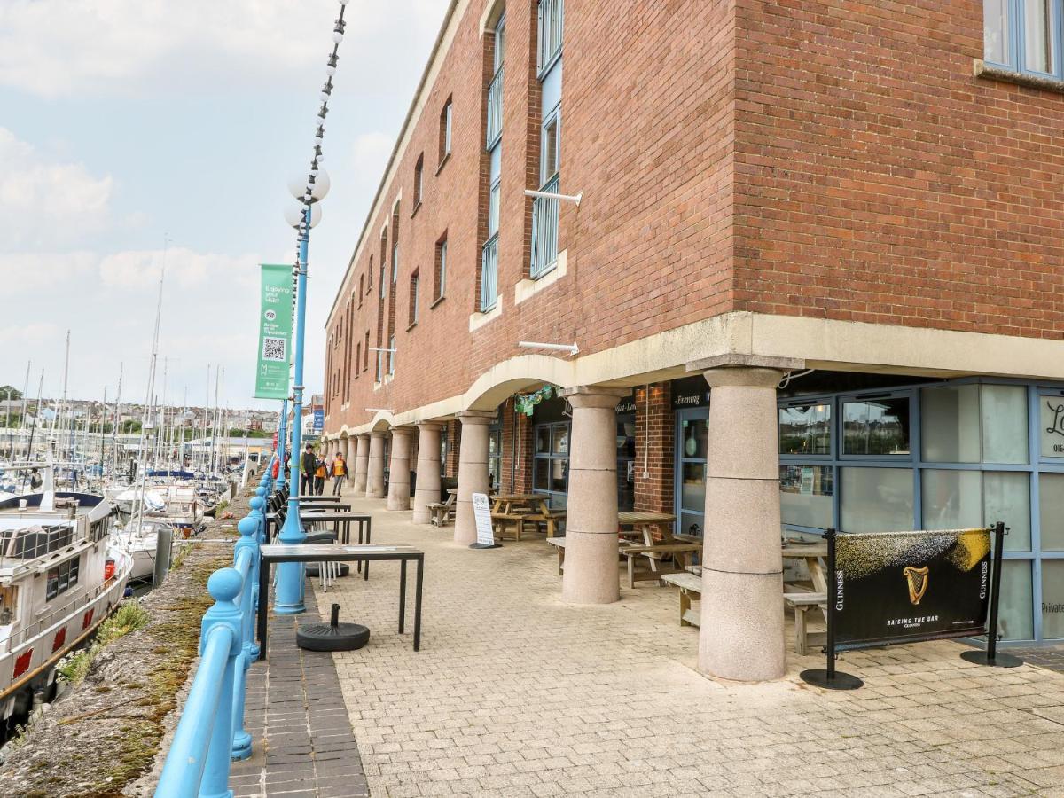 15 Sovereign House Milford Haven Exterior photo